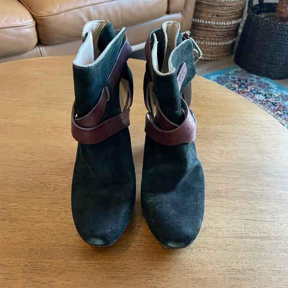 MICHEAL KORS black suede high heel boots - Picture 4 of 8